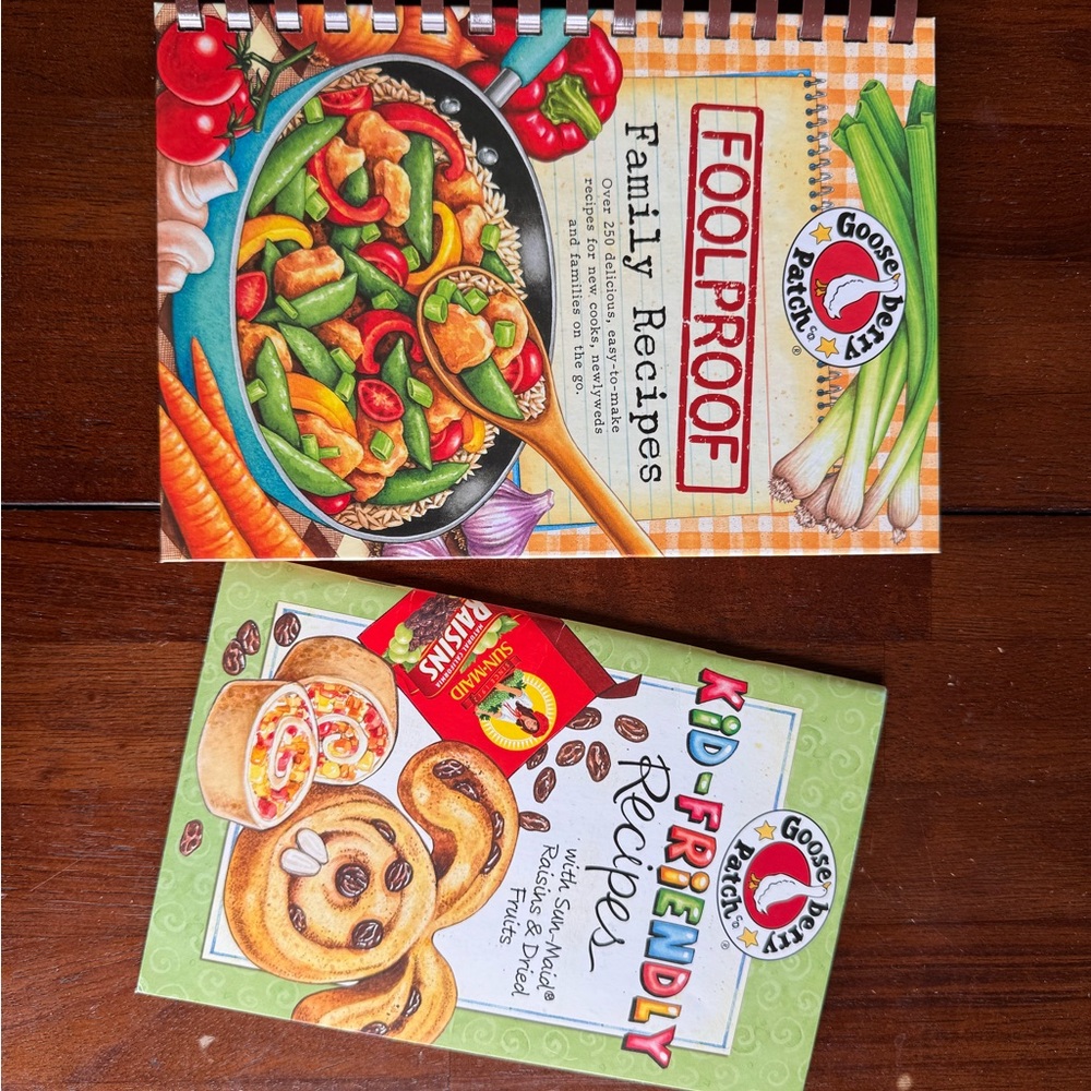 Gooseberry Patch 2 Cookbooks: Foolproof Family Recipes & Kid-Friendly Recipes